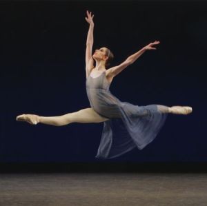 76b92b0303f7a6ef1001c561fc409a52--city-ballet-ballet-shoes